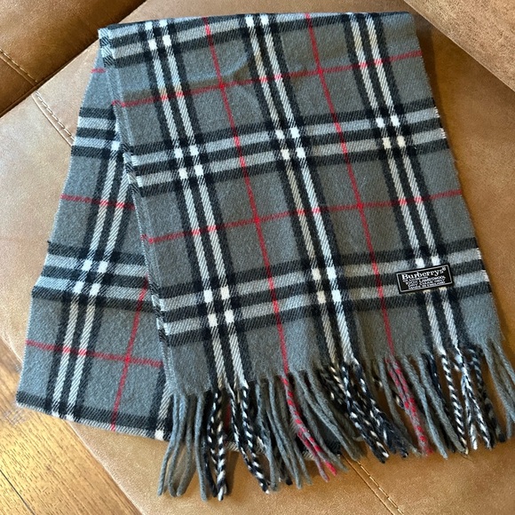Burberry Gray Checkered 100% Lambswool Scarf